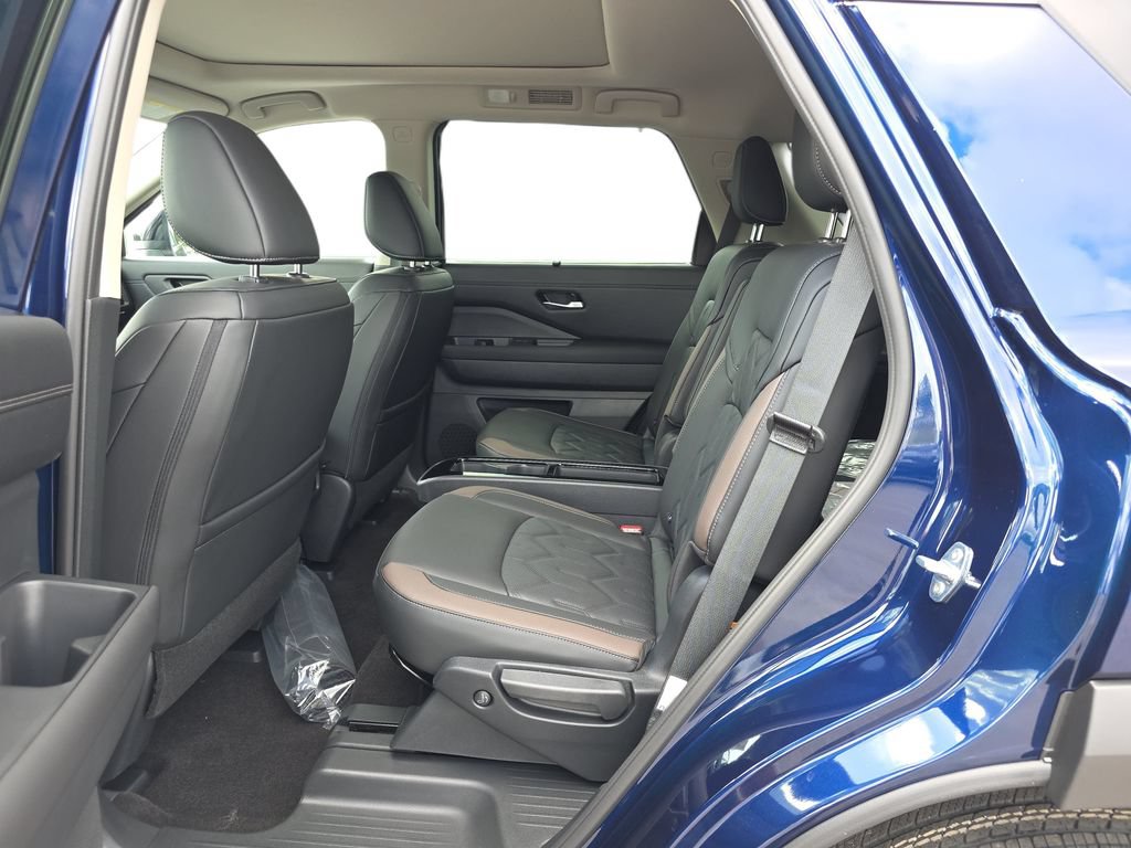 New 2026 Nissan Pathfinder Platinum FWD image 14
