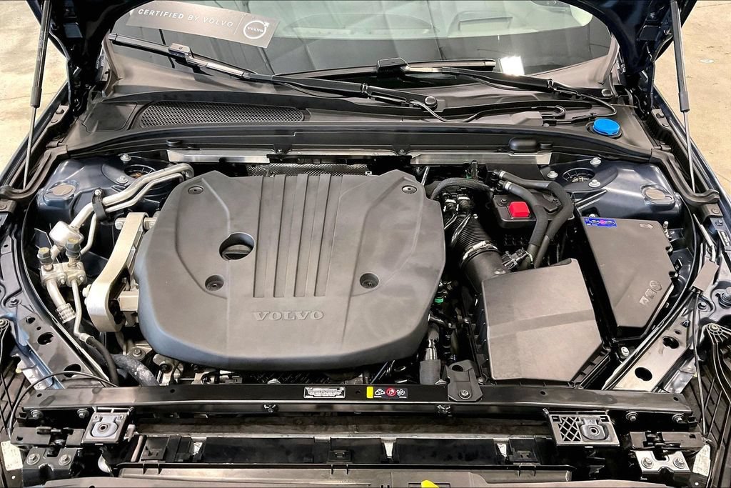 Certified 2025 Volvo V60 B5 Cross Country Ultra AWD/4WD image 31
