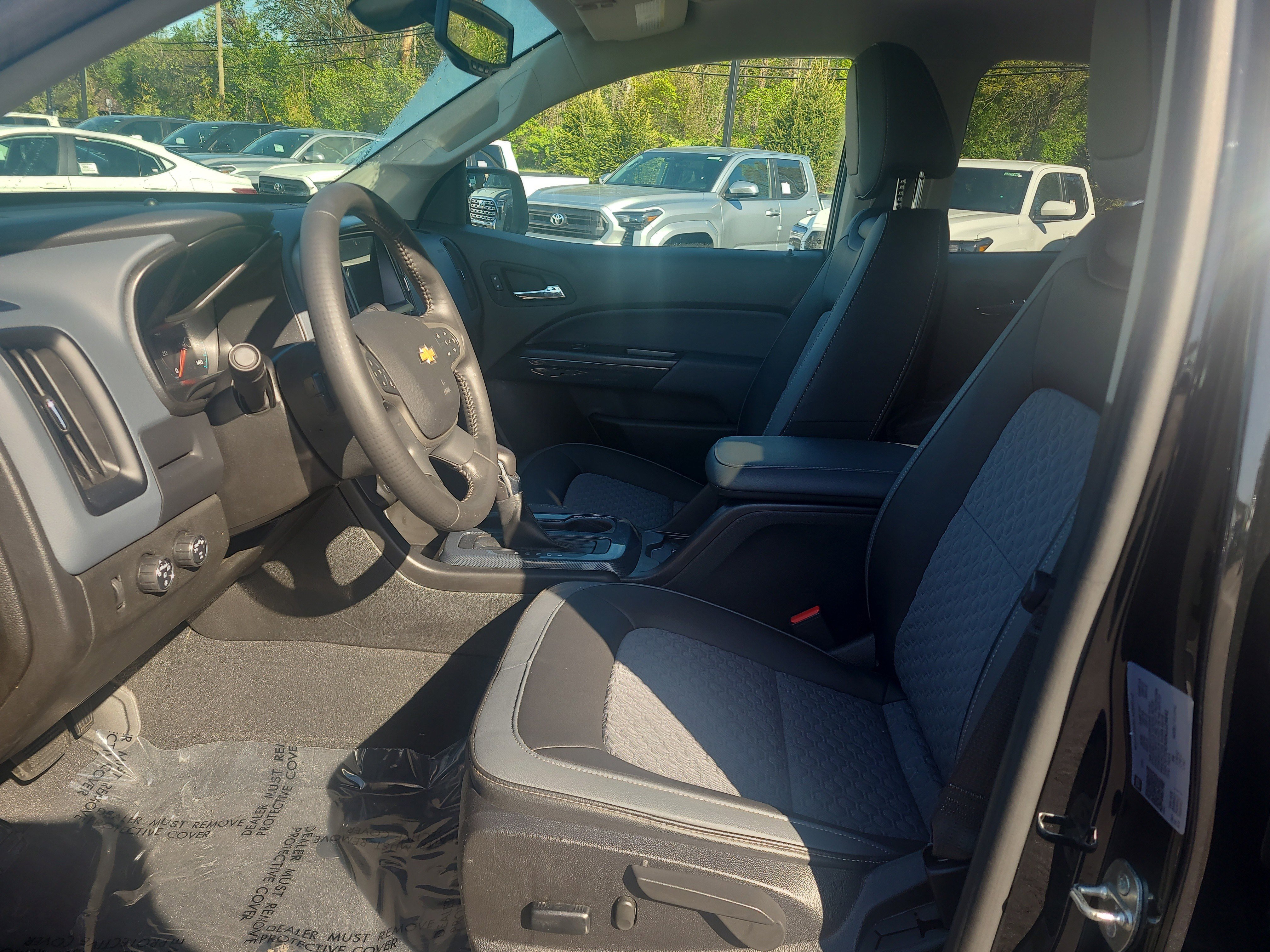Used 2022 Chevrolet Colorado Z71 w/ Trail Boss Package AWD/4WD image 17