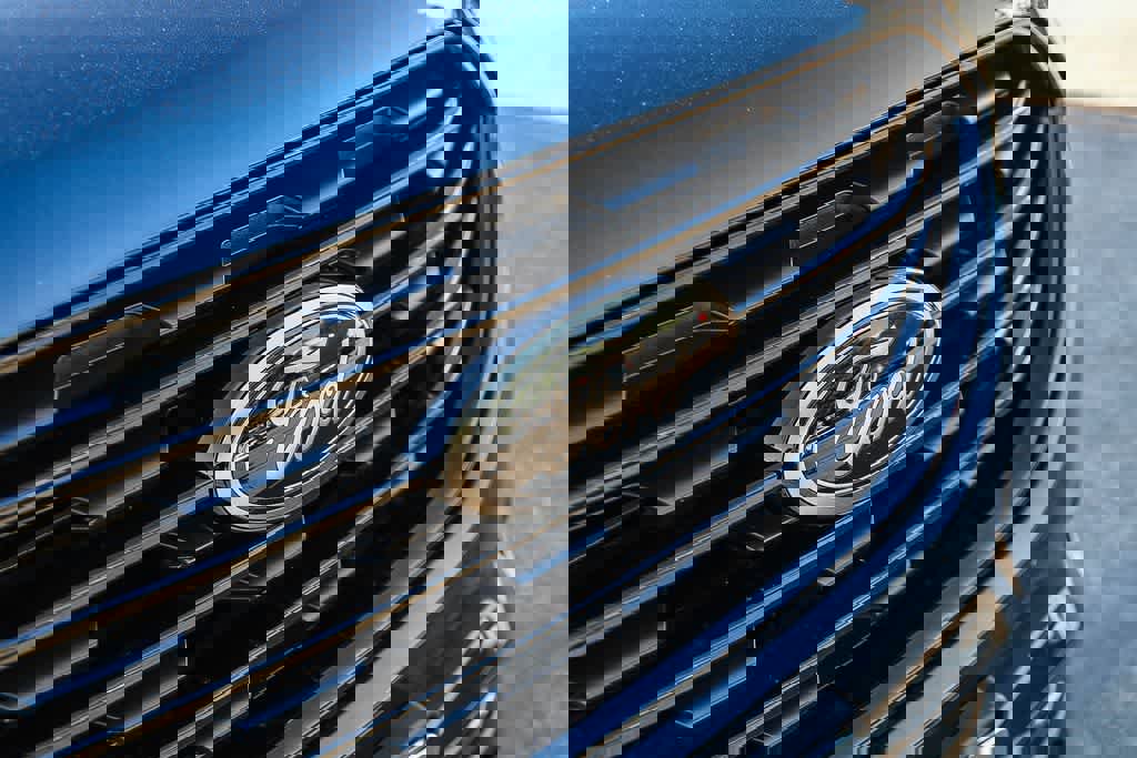 Used 2023 Ford Edge SE w/ Black Appearance Package image 5