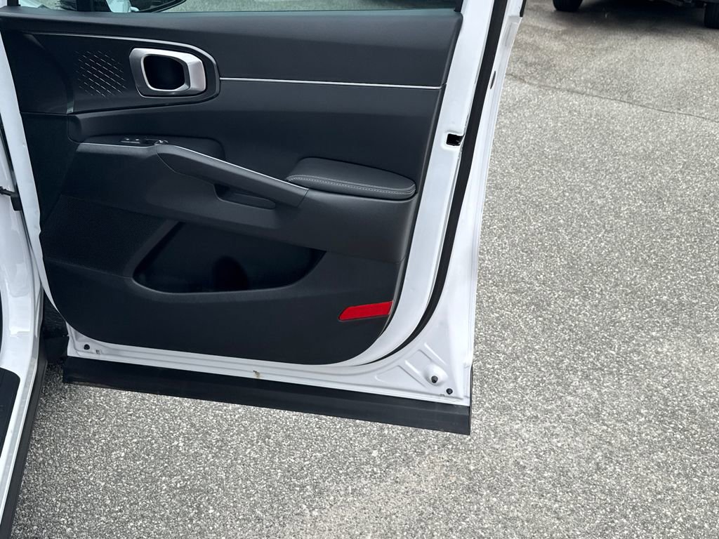 New 2025 Kia Sorento LX image 14