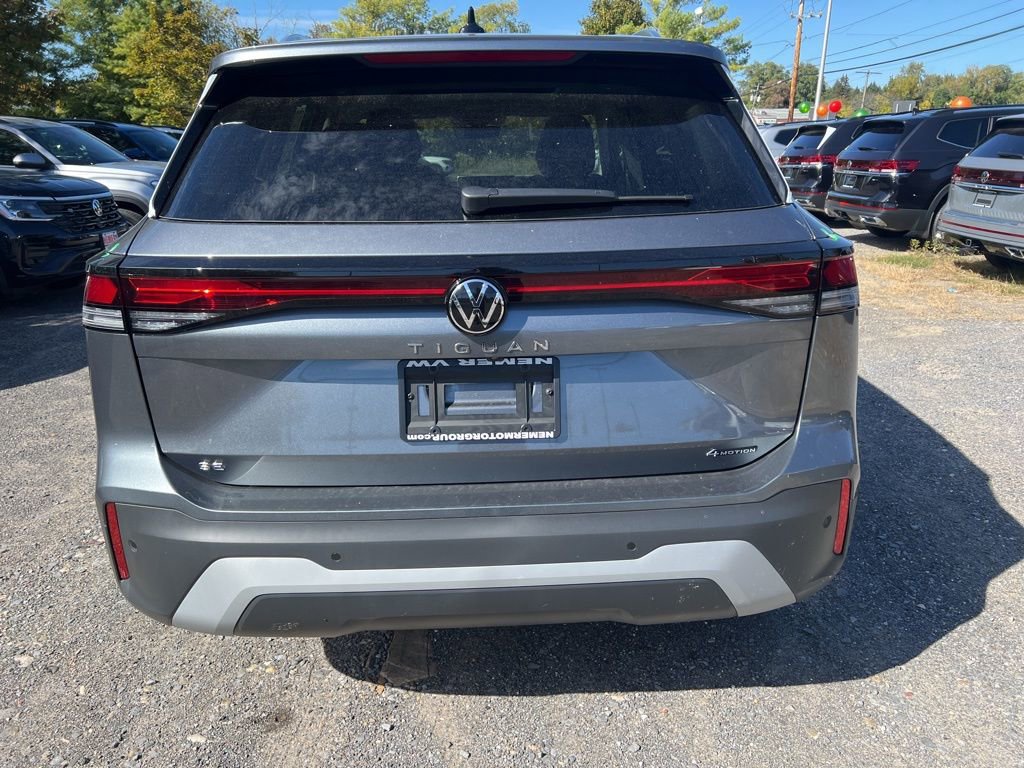 New 2025 Volkswagen Tiguan SE image 7