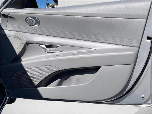 Used 2022 Hyundai Elantra SEL FWD image 16