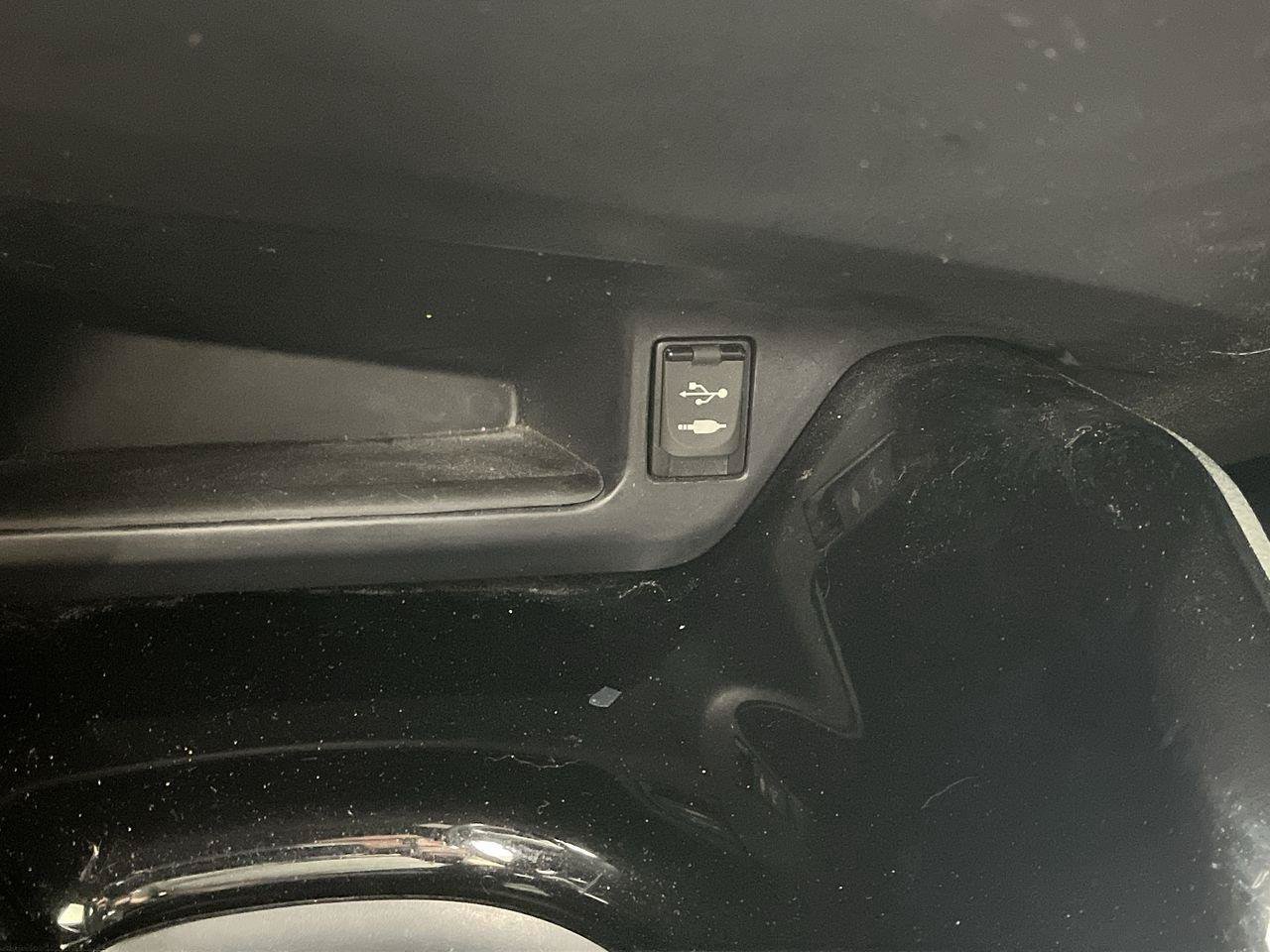 Used 2019 Toyota C-HR XLE FWD image 21