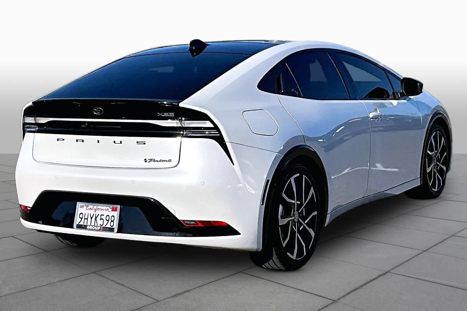 Used 2023 Toyota Prius Prime Premium FWD image 12