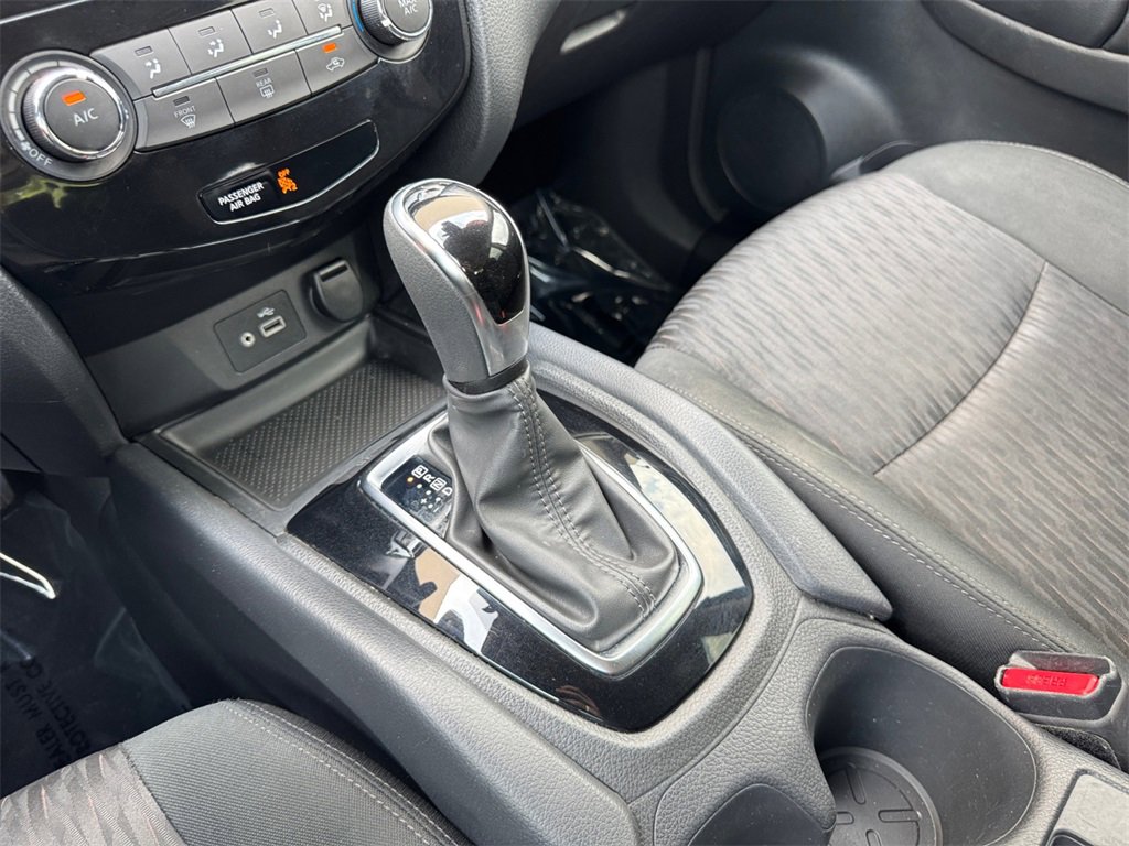 Used 2020 Nissan Rogue S image 27