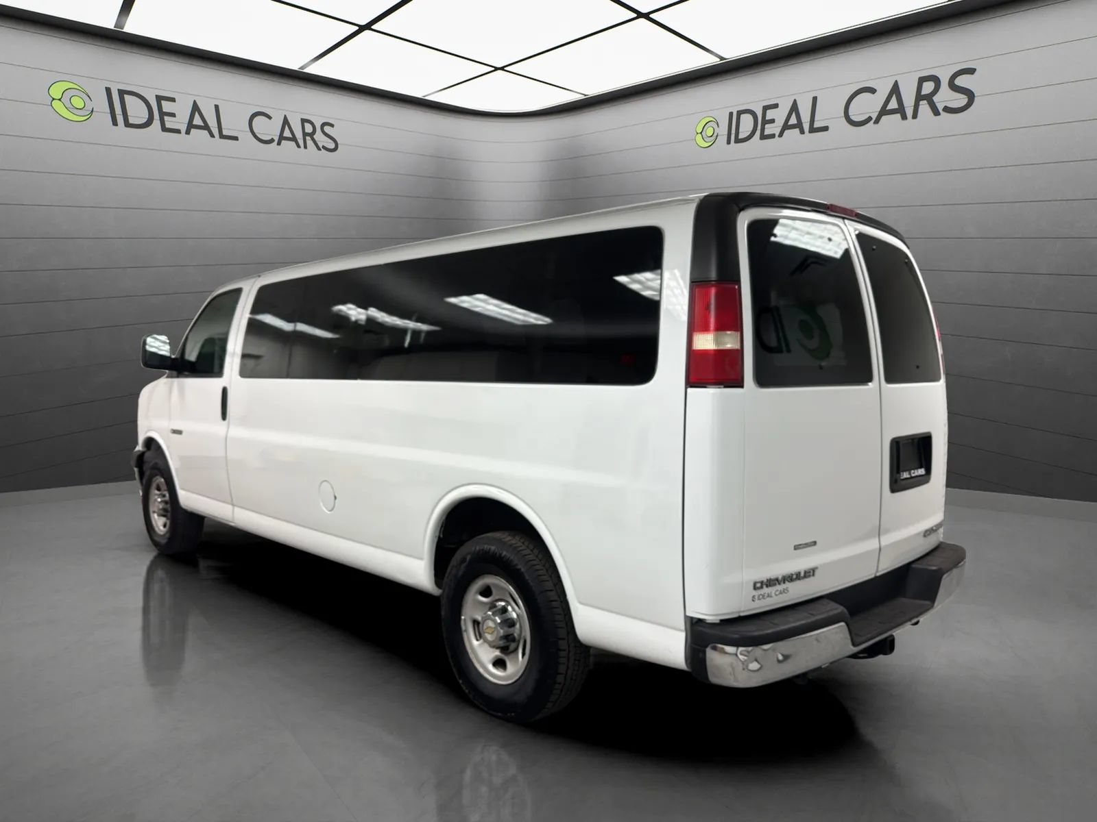 Used 2004 Chevrolet Express 3500 Extended Passenger w/ LS Preferred Equipment Group RWD image 7