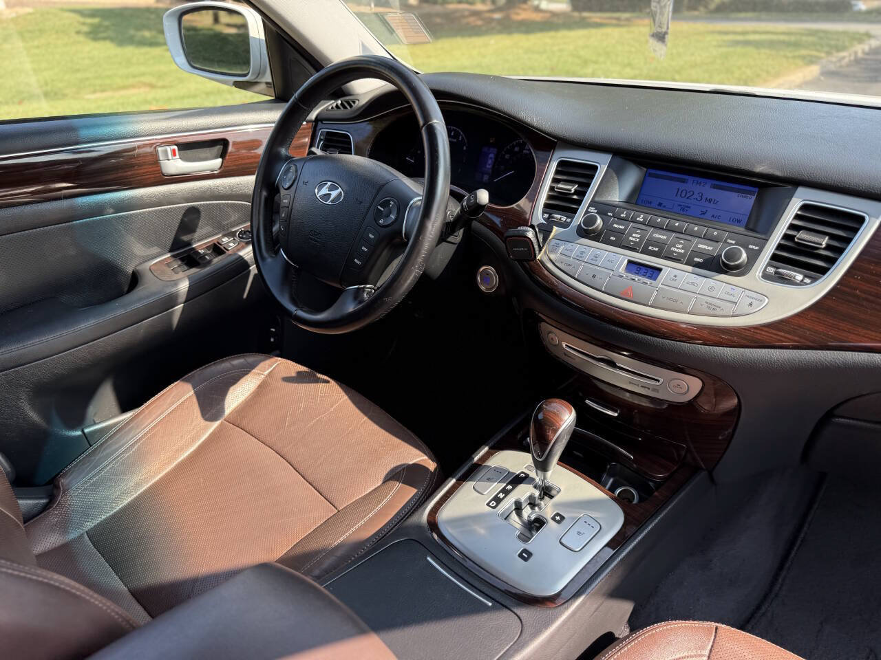 Used 2013 Hyundai Genesis 3.8 RWD image 11