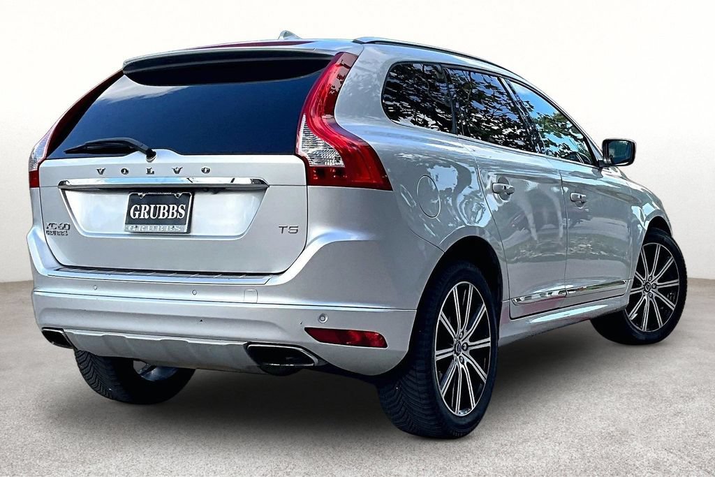 Used 2017 Volvo XC60 T5 Inscription w/ Preferred Option Package FWD image 2