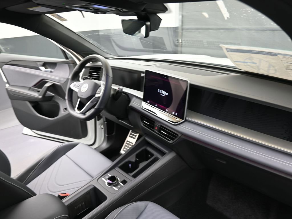 New 2026 Volkswagen Tiguan SE R-Line image 12