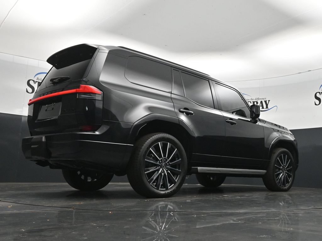 Used 2025 Lexus GX 550 w/ Cold Area Package AWD/4WD image 32
