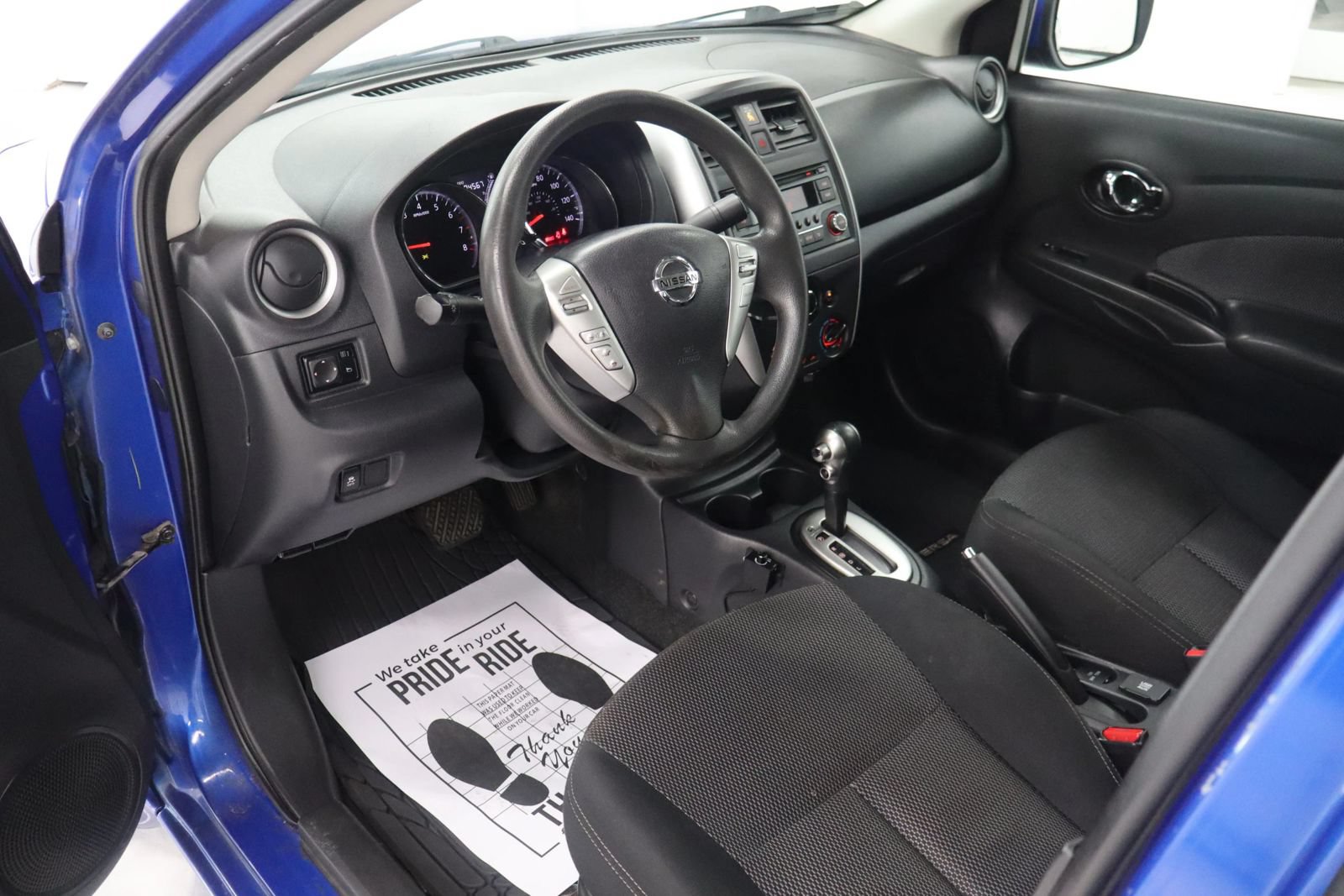 Used 2015 Nissan Versa SV FWD image 9