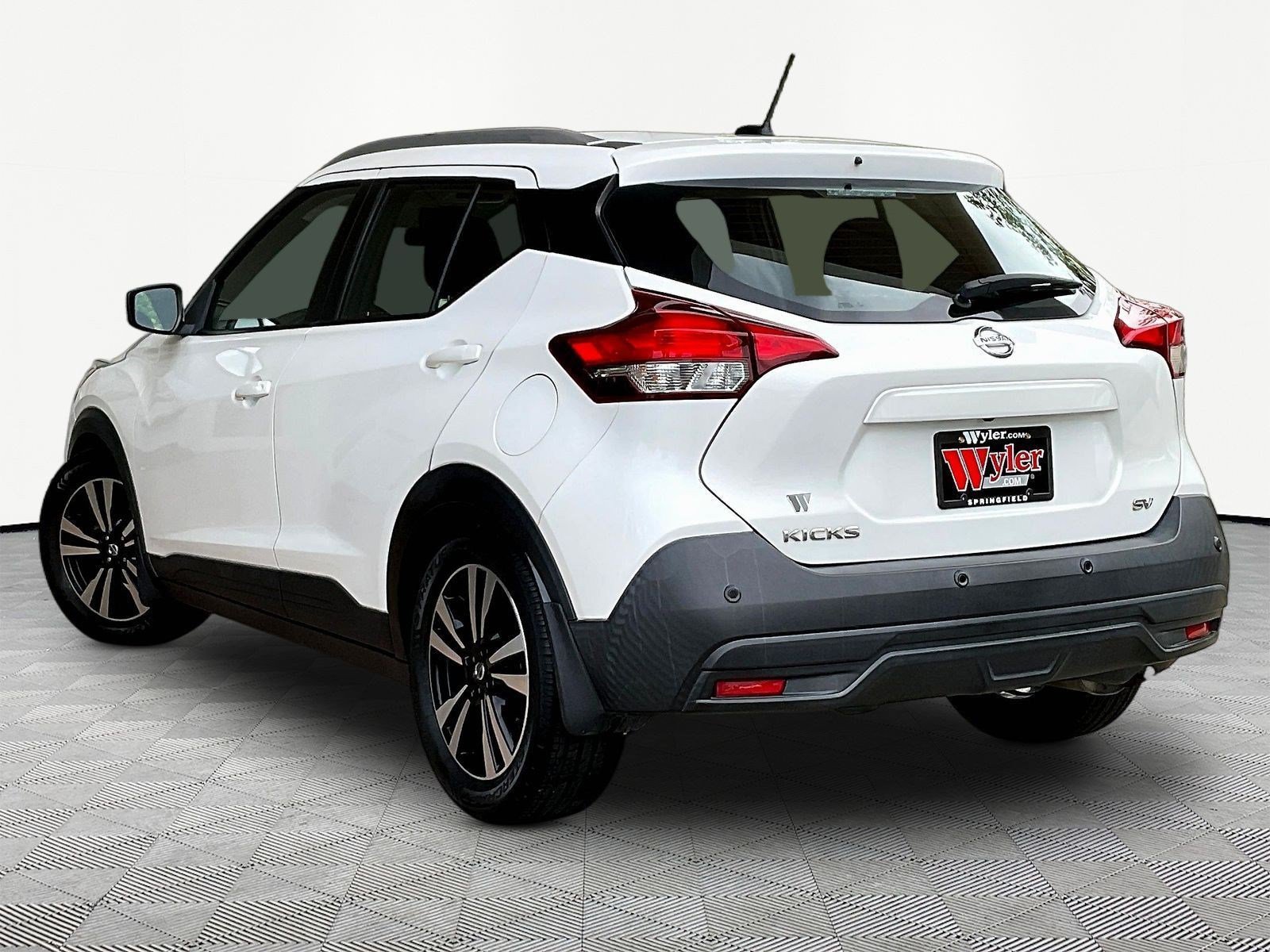 Used 2020 Nissan Kicks SV FWD image 4