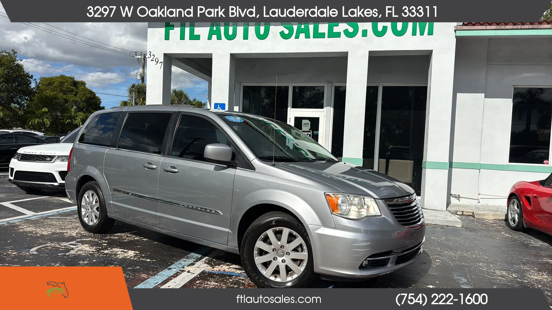 Used 2013 Chrysler Town & Country Touring image 2