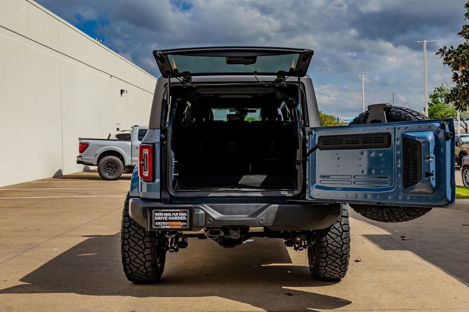Used 2025 Ford Bronco Outer Banks image 9