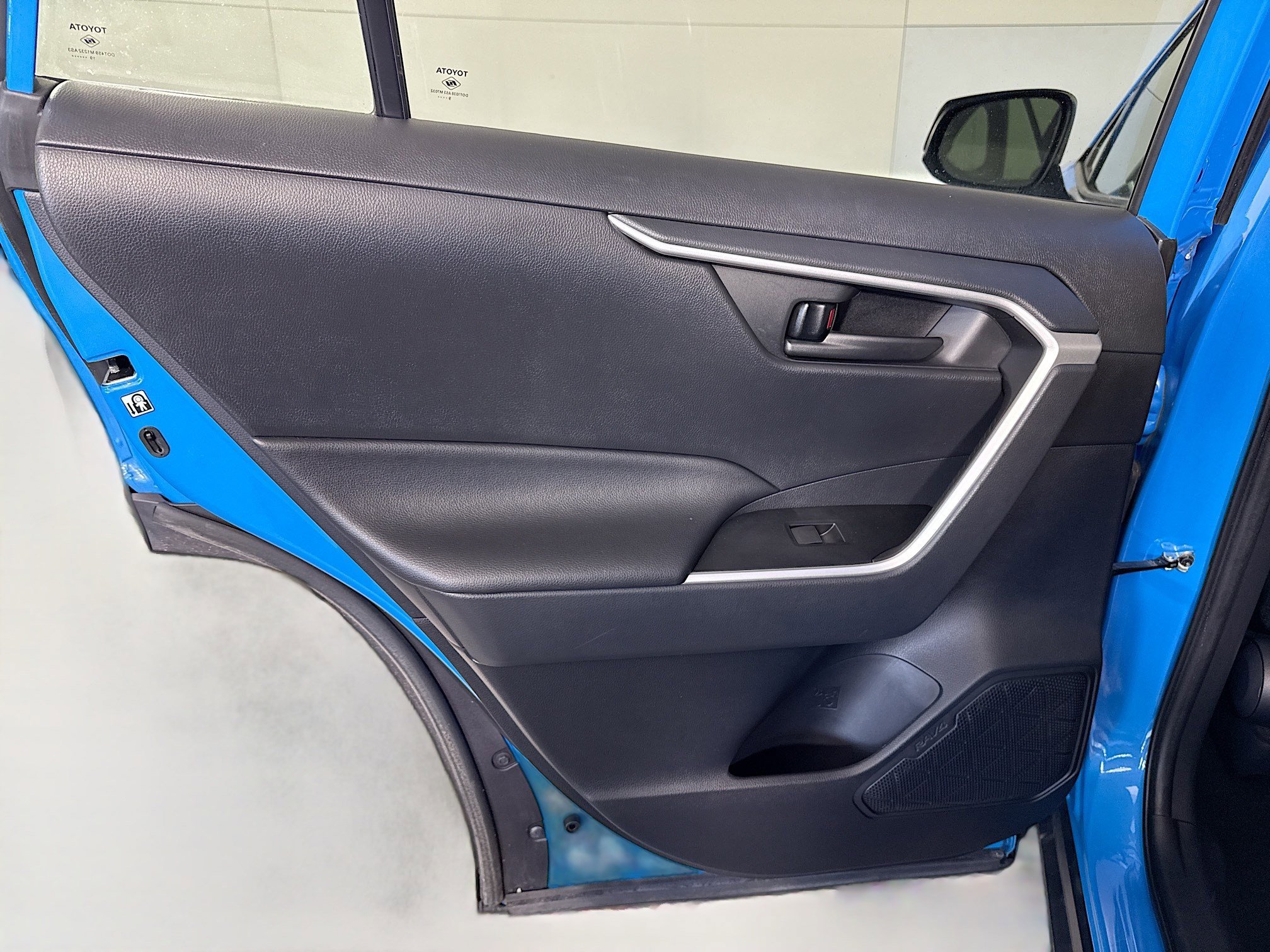 Used 2020 Toyota RAV4 LE image 25