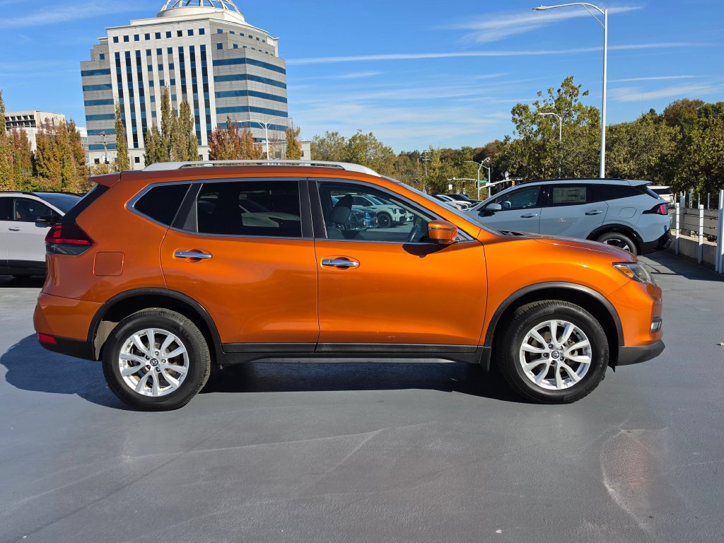 Used 2018 Nissan Rogue SV w/ Premium Package AWD/4WD image 3