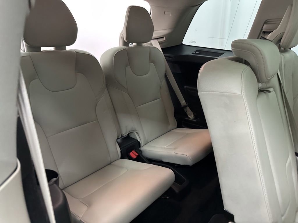 Used 2022 Volvo XC90 T5 Momentum FWD image 22