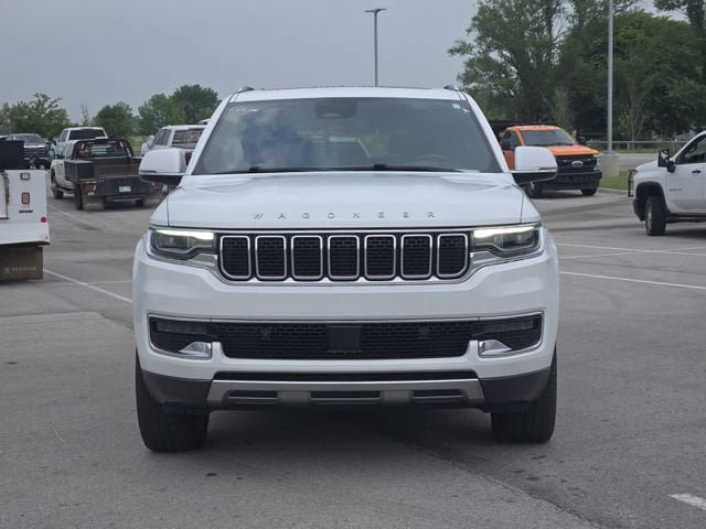 Used 2022 Jeep Wagoneer Series III w/ Premium Group I AWD/4WD image 2