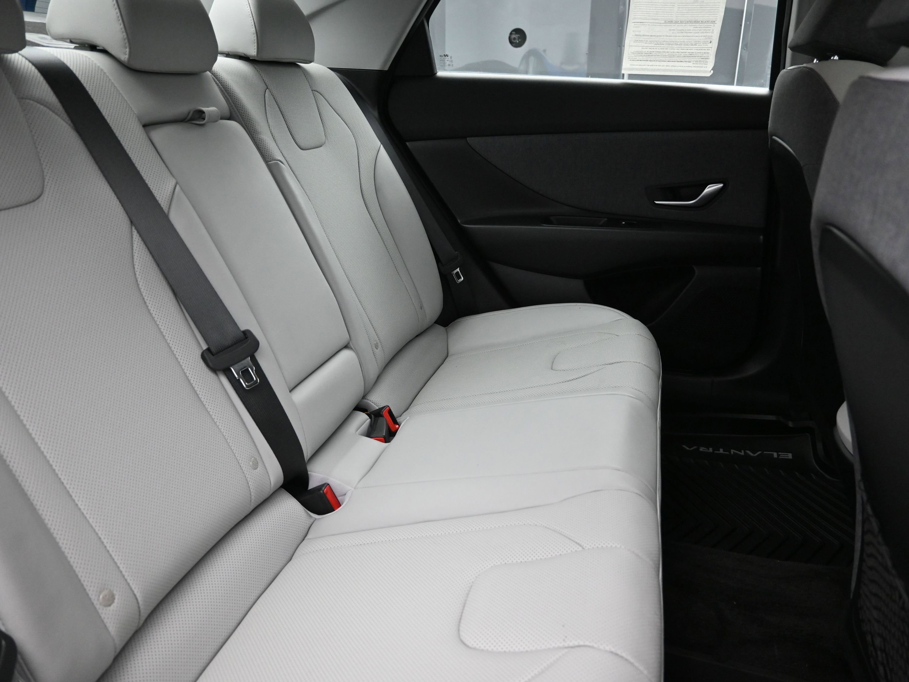 Used 2023 Hyundai Elantra Limited image 25