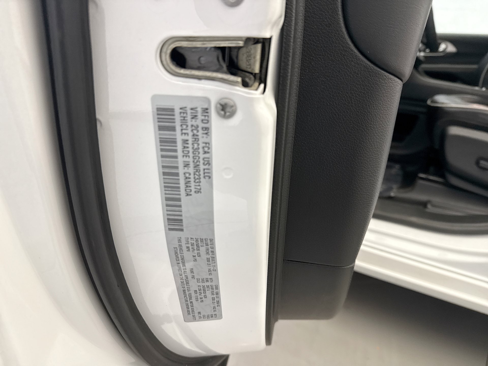 Used 2022 Chrysler Pacifica Limited w/ Uconnect Theater Family Group AWD/4WD image 24