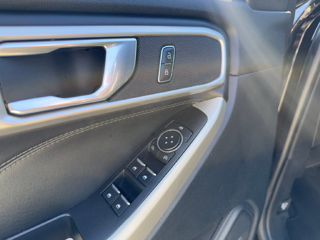 Used 2022 Ford Explorer XLT AWD/4WD image 14