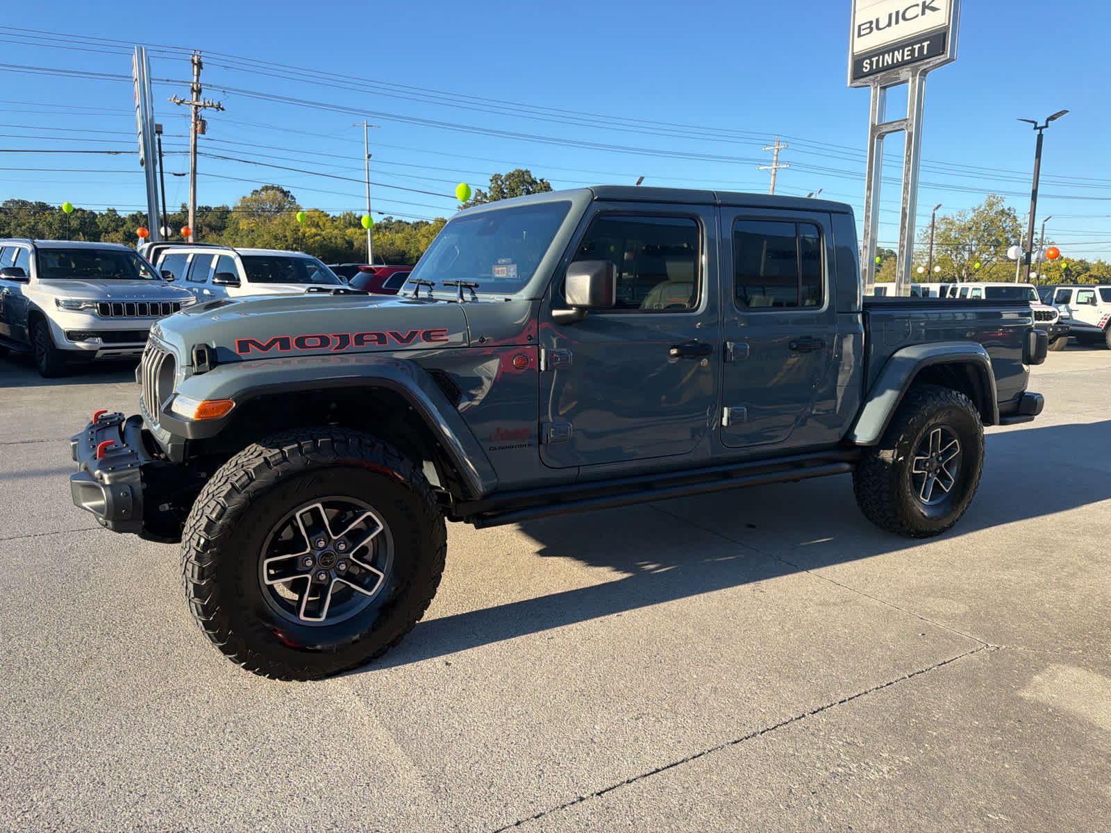 Used 2024 Jeep Gladiator Mojave AWD/4WD image 2
