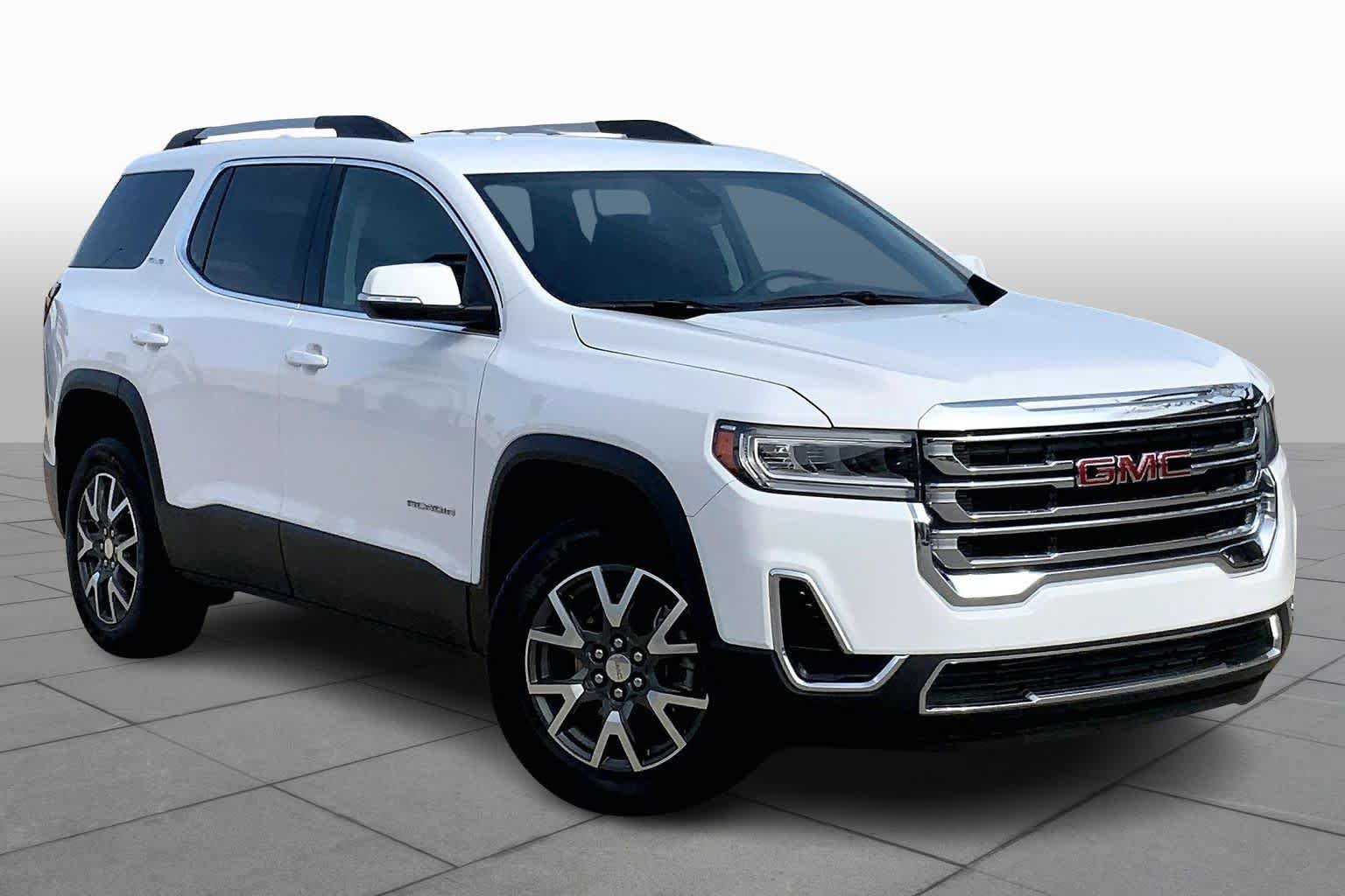Used 2023 GMC Acadia SLE w/ Driver Convenience Package image 3