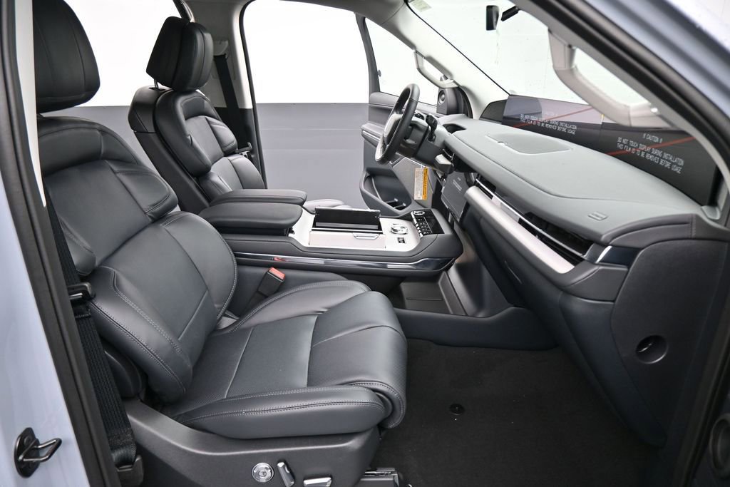 New 2026 Lincoln Navigator Reserve AWD/4WD image 13