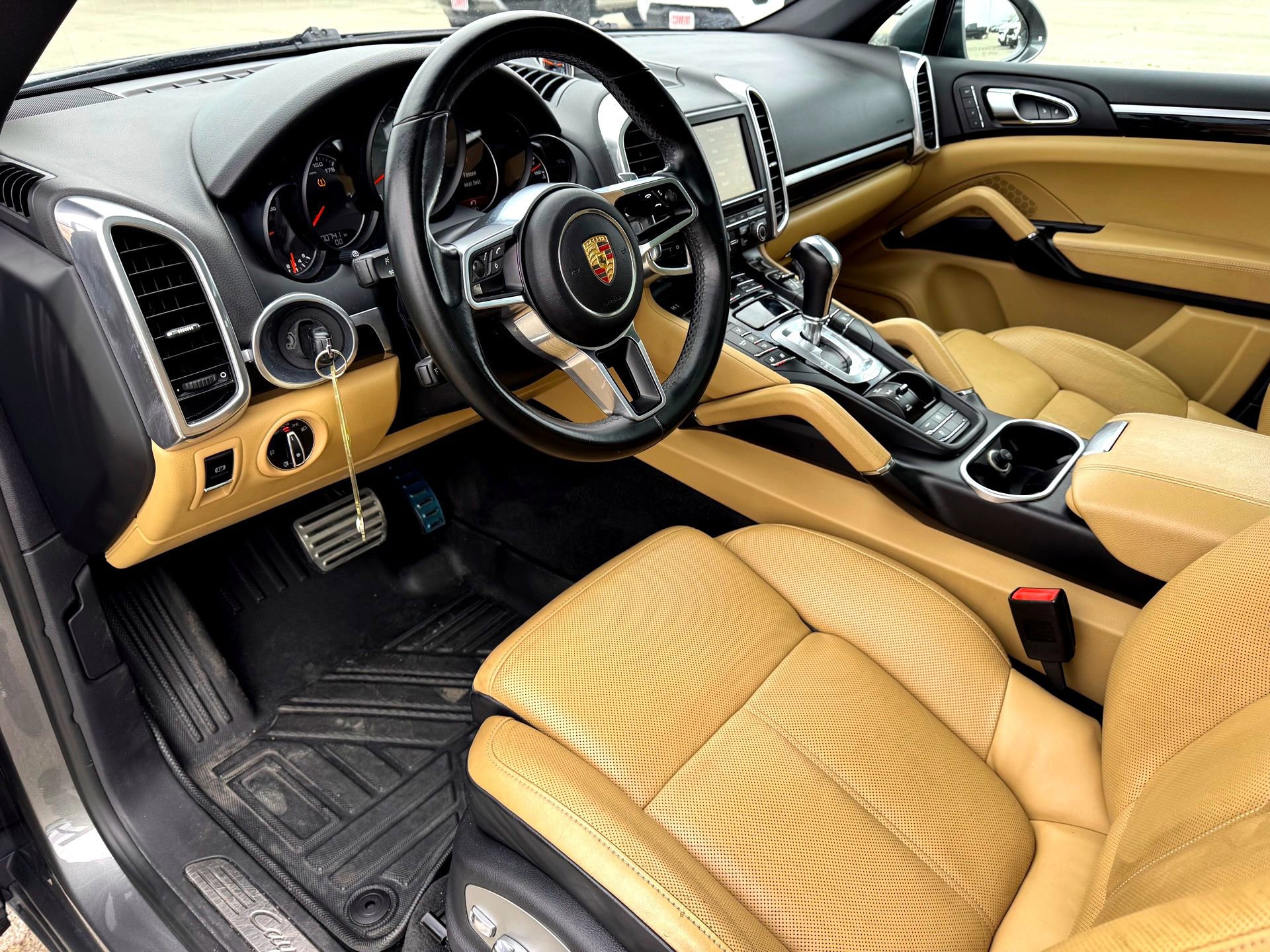 Used 2015 Porsche Cayenne S image 11