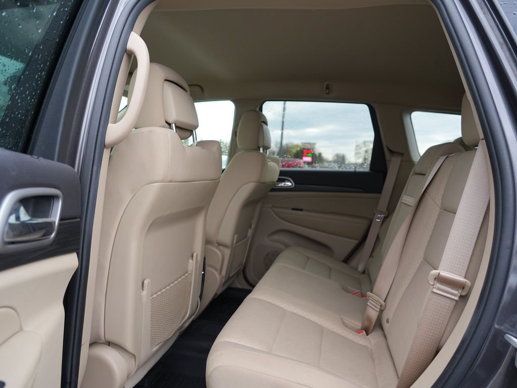 Used 2019 Jeep Grand Cherokee Laredo AWD/4WD image 18