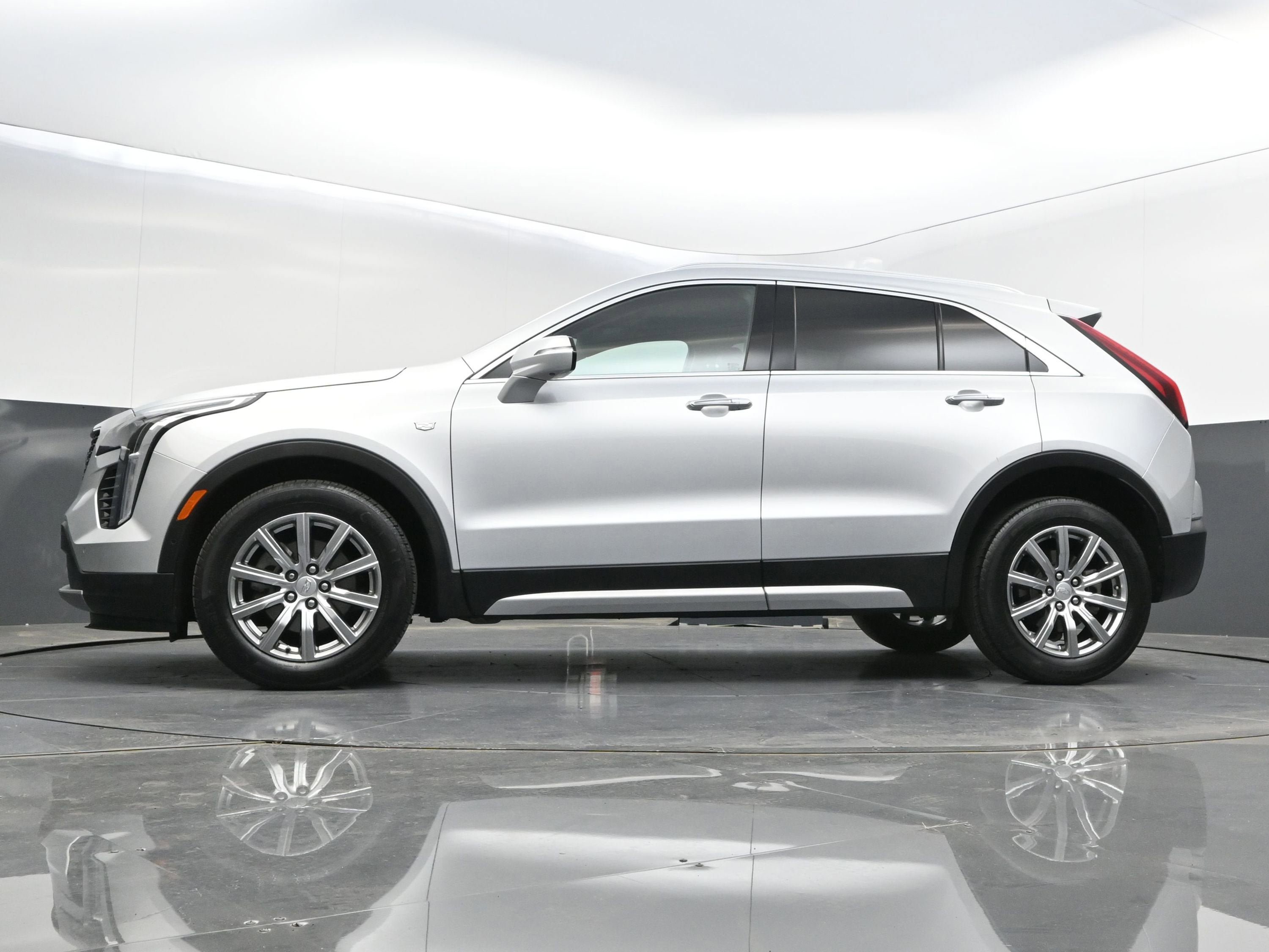 Used 2022 Cadillac XT4 Premium Luxury w/ Enhanced Visibility Package AWD/4WD image 38