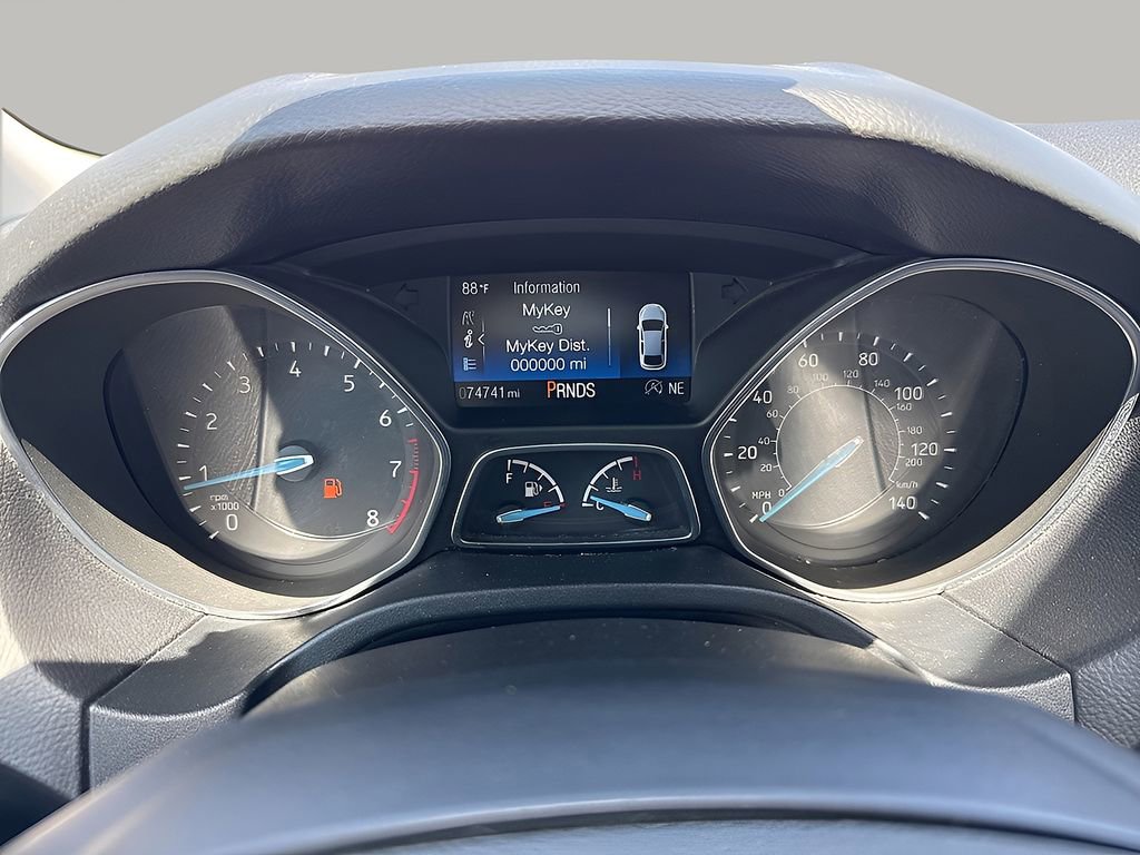 Used 2018 Ford Focus SE w/ SE Appearance Package FWD image 18