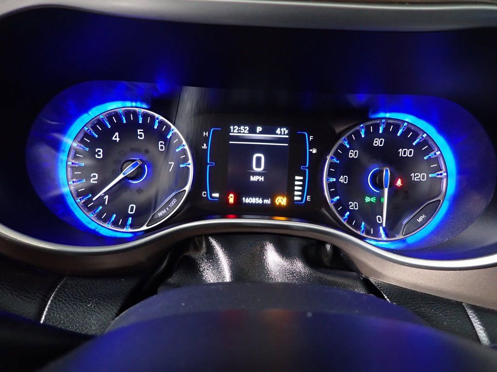 Used 2019 Chrysler Pacifica Touring-L image 23