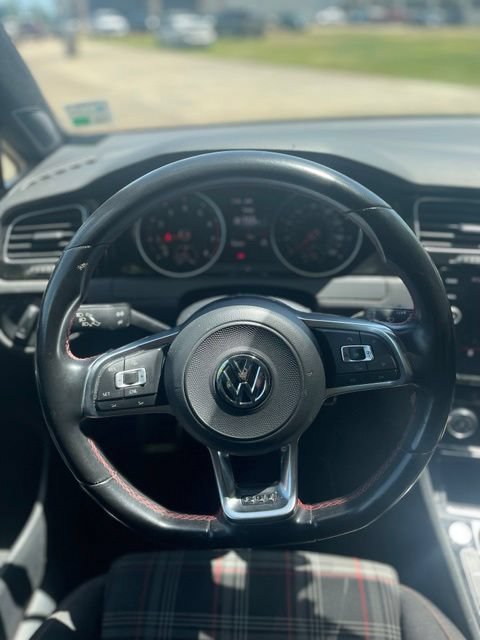 Used 2018 Volkswagen GTI SE FWD image 20