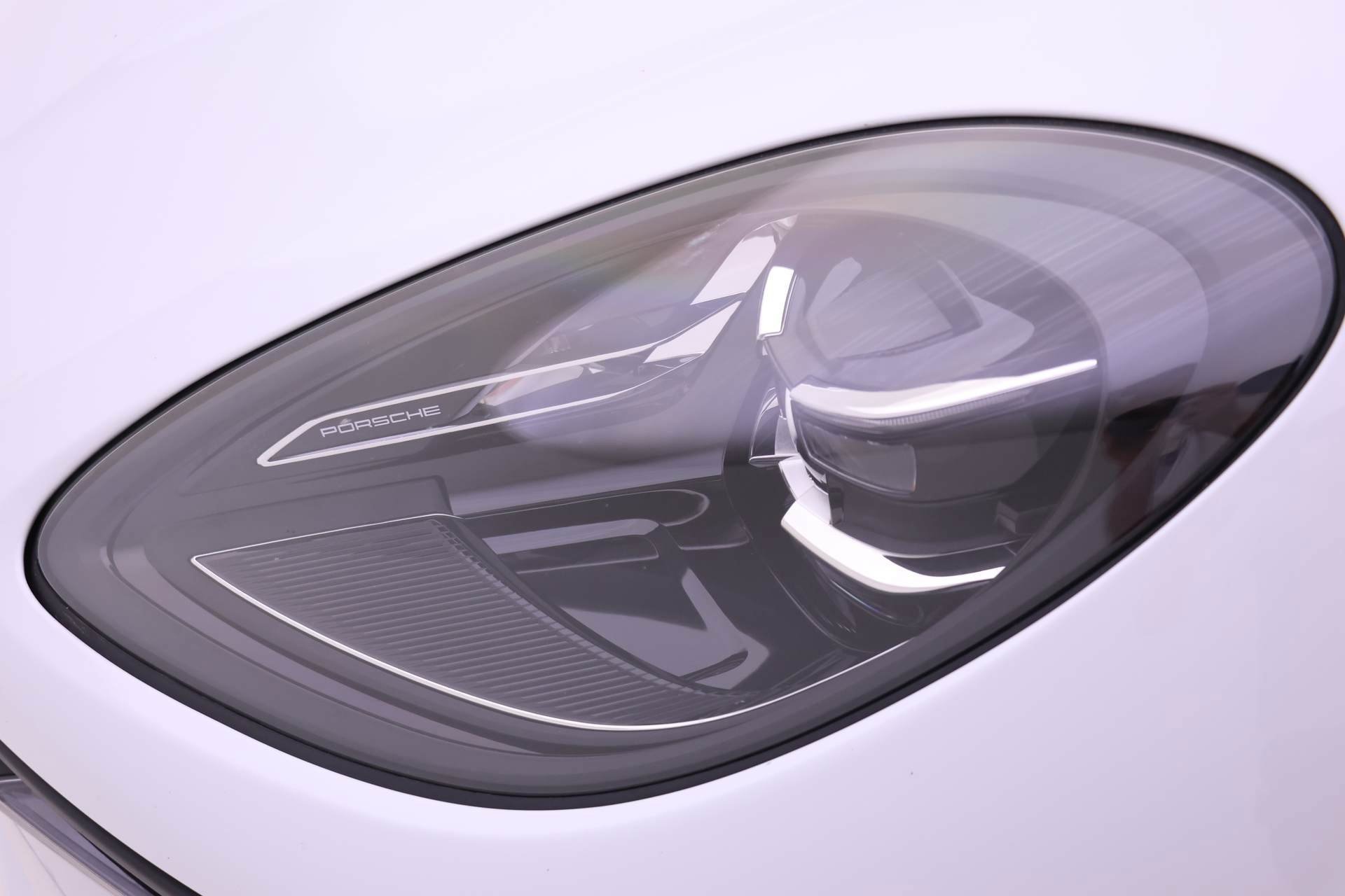 Used 2025 Porsche Macan image 23