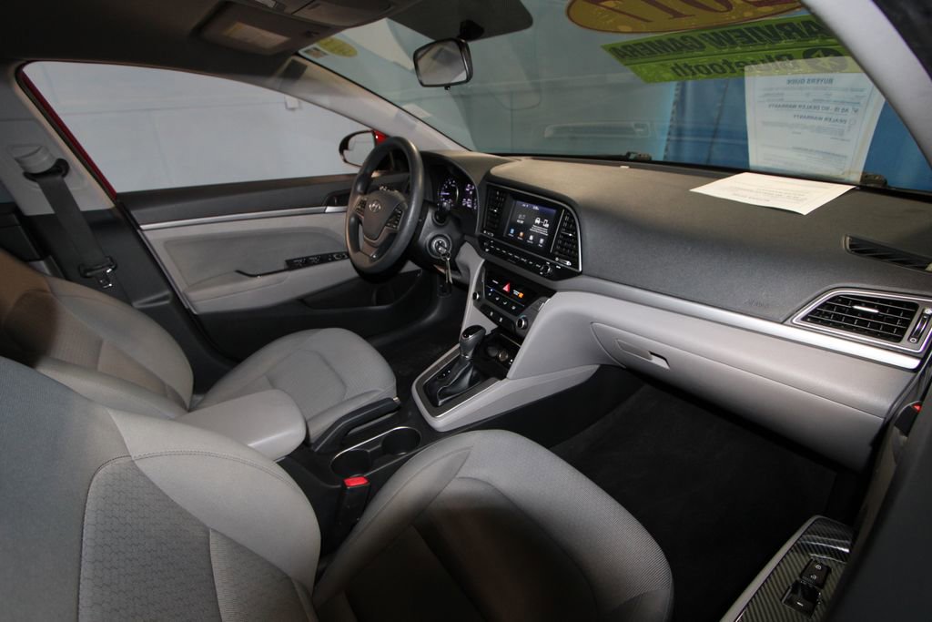 Used 2017 Hyundai Elantra SE image 17