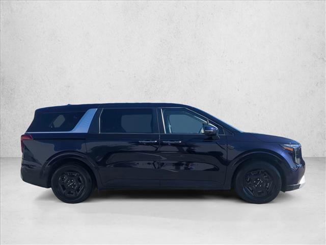 Used 2025 Kia Carnival image 4