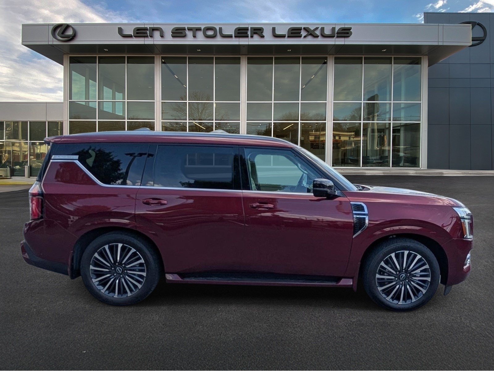 Used 2025 Nissan Armada Platinum Reserve w/ Convenience Package AWD/4WD image 2