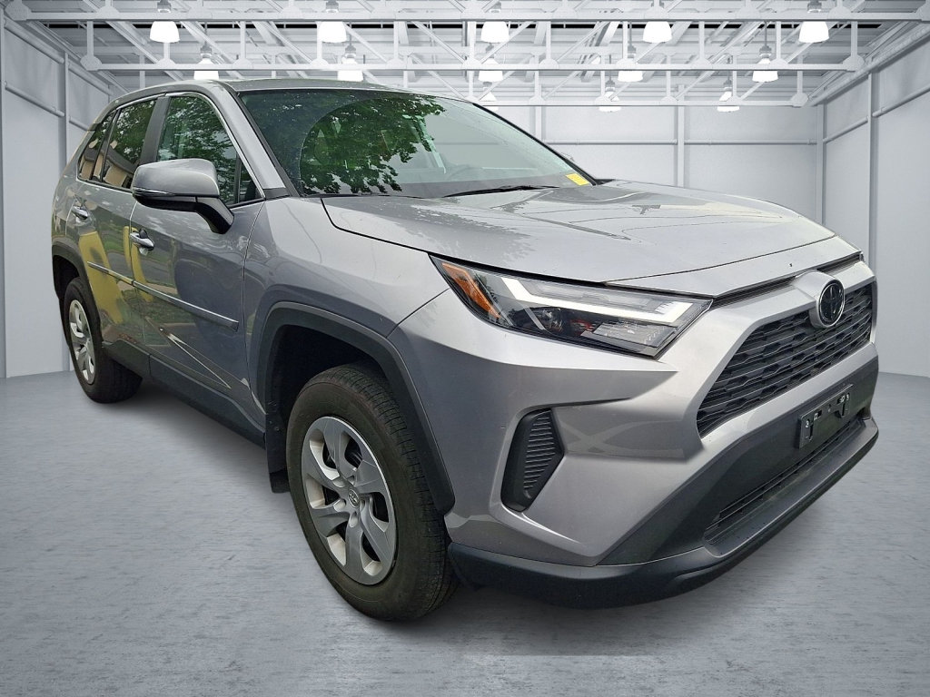 Used 2024 Toyota RAV4 LE AWD/4WD image 2