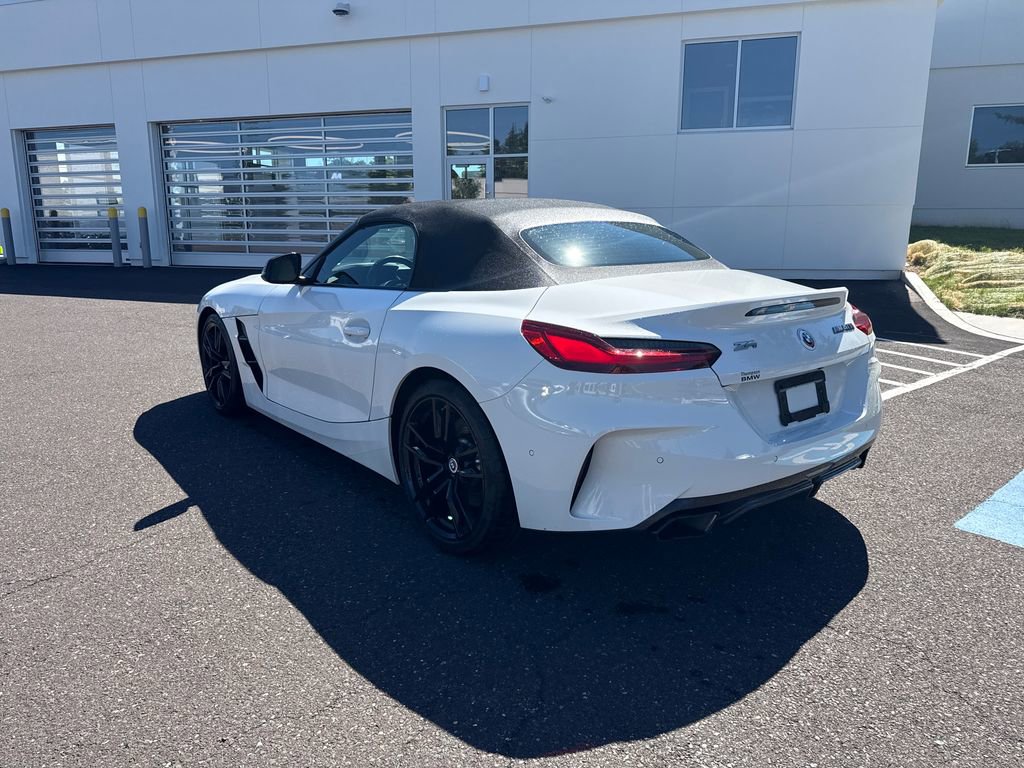 Certified 2022 BMW Z4 M40i w/ Premium Package RWD image 3