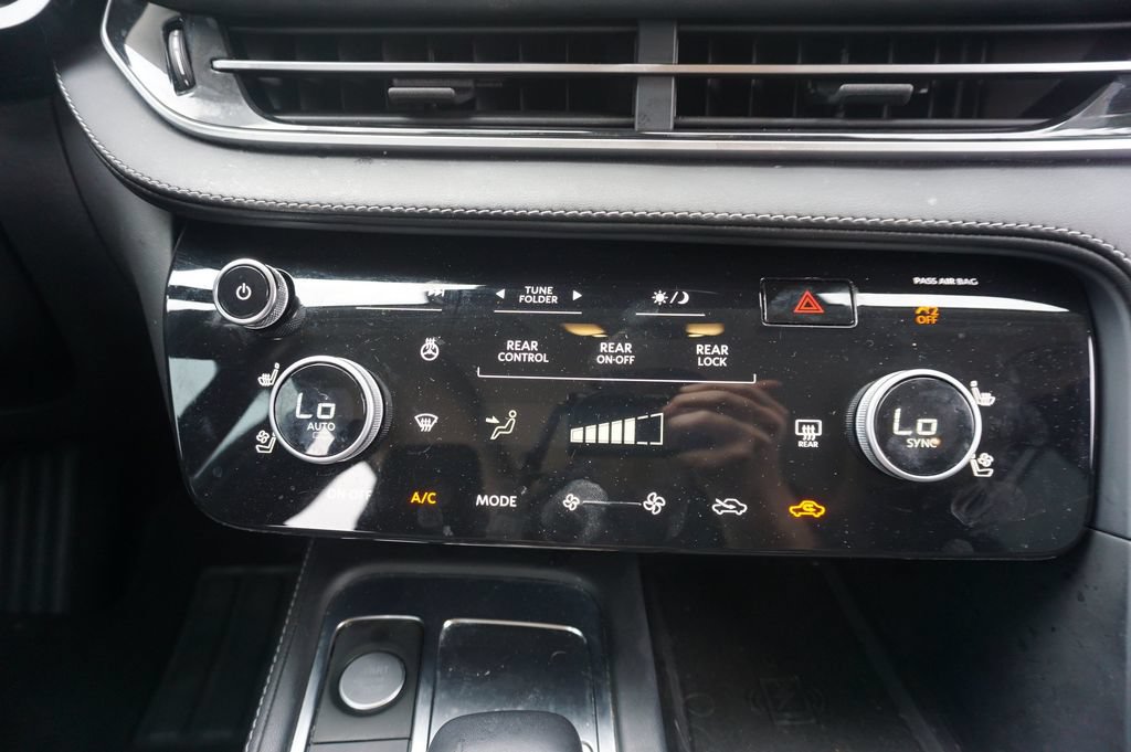 Used 2023 INFINITI QX60 Luxe w/ Vision Package FWD image 12