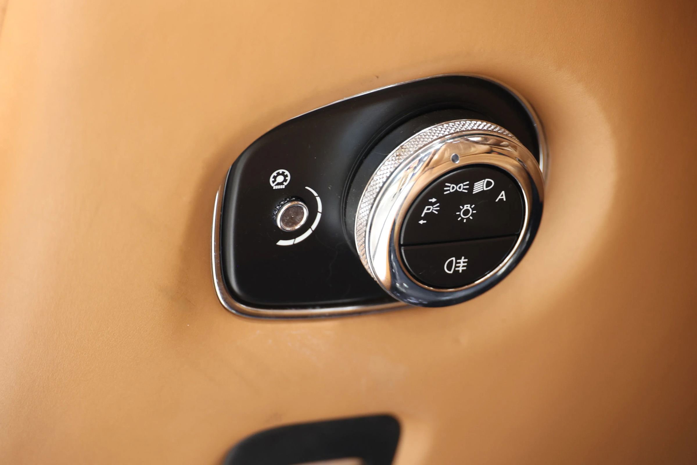 Used 2017 Aston Martin DB11 V12 image 26