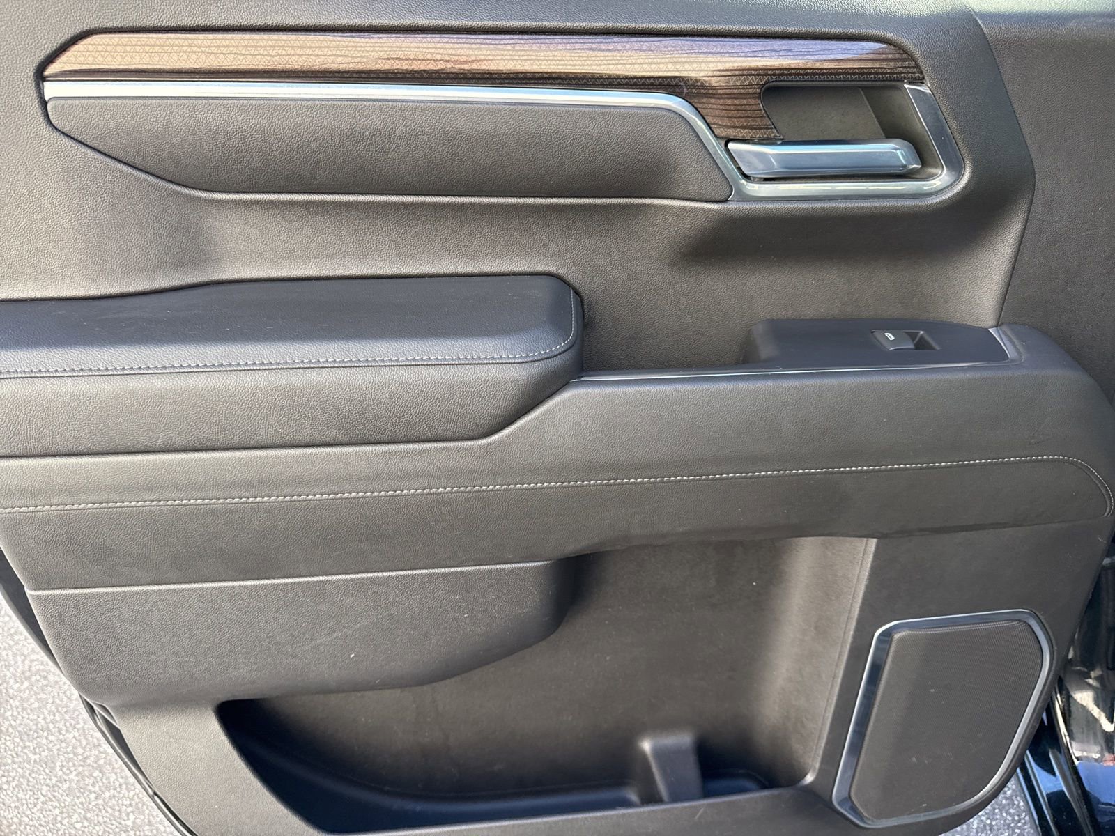 Used 2022 Chevrolet Silverado 1500 LT image 13