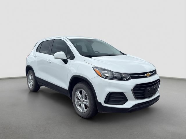 Used 2022 Chevrolet Trax LS w/ Tint and Cruise Package AWD/4WD image 8