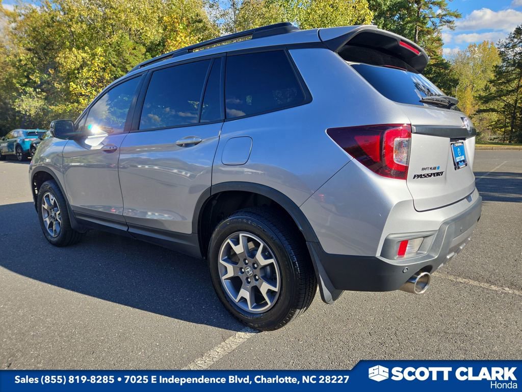 Used 2023 Honda Passport TrailSport image 3