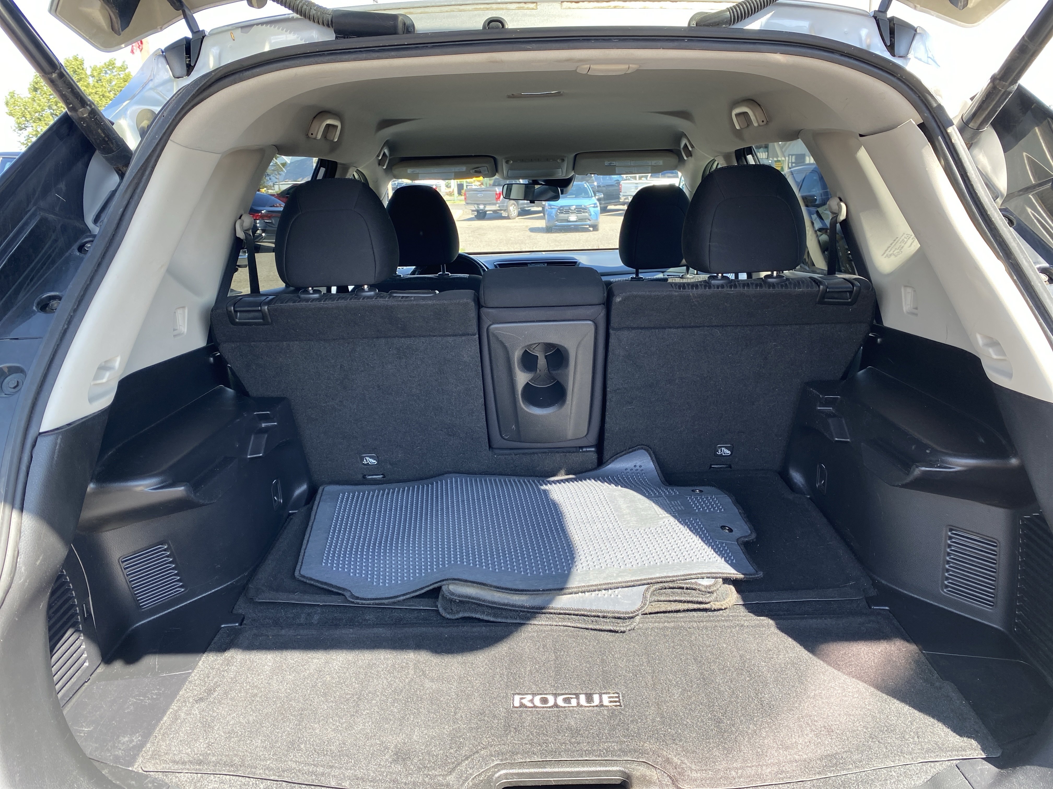 Used 2020 Nissan Rogue SV FWD image 25