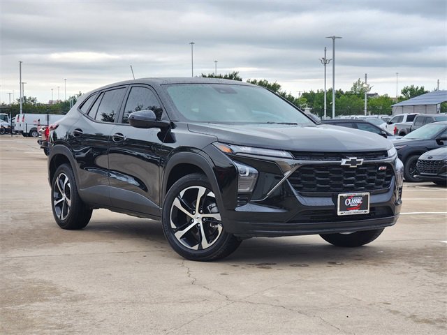 Used 2024 Chevrolet Trax RS w/ Driver Confidence Package FWD video 2