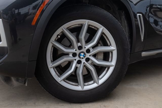 Used 2022 BMW X5 sDrive40i w/ Premium Package image 2