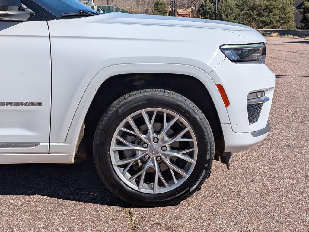 Used 2023 Jeep Grand Cherokee Summit w/ Luxury Tech Group V image 9